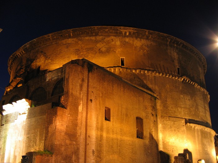 Panteon nocą