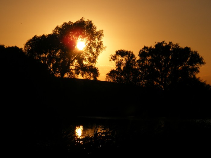 Malownicze zachody słońca nad Jeziorem Langzee.