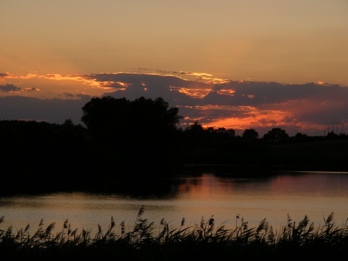Zachód słońca nad jeziorem Langzee.