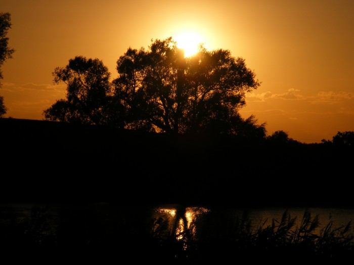 Malownicze zachody słońca nad Jeziorem Langzee.