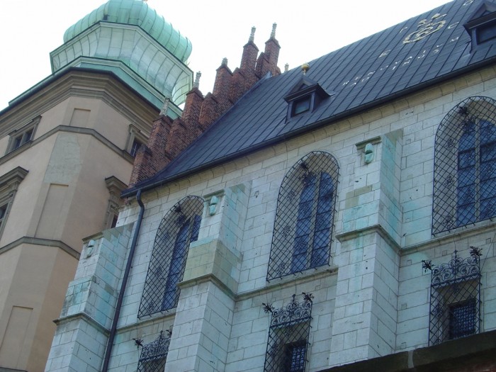 Wieża Jana III Sobieskiego (po lewej)