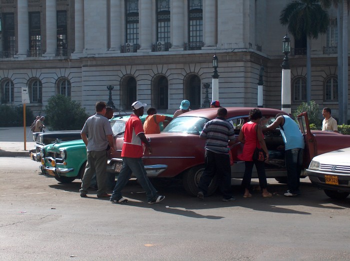 ilu kubańczyków wejdzie do jednego auta?