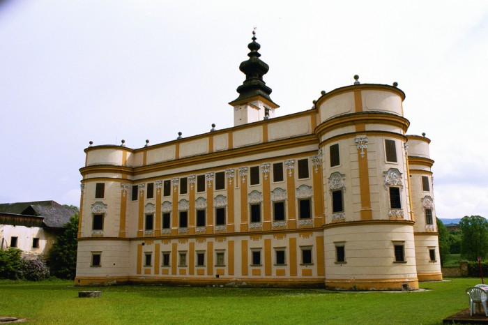 Zamek w Markusowcach (XIIIw)