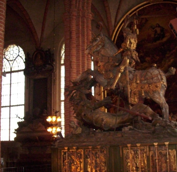 Kościół Storkyrkan - posąg św. Jerzego