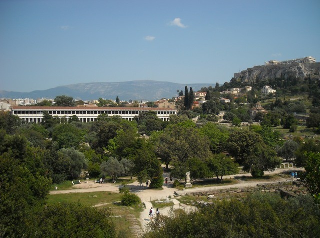 widok na Agorę i wzgórze Akropolu