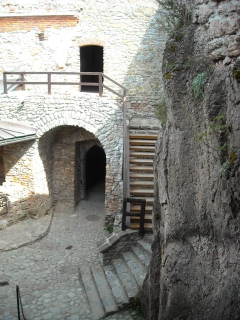 dziedziniec zamku w Czorsztynie