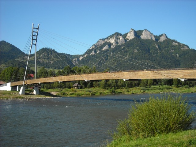 most nad Dunajcem łączący Sromowce ze Słowacją