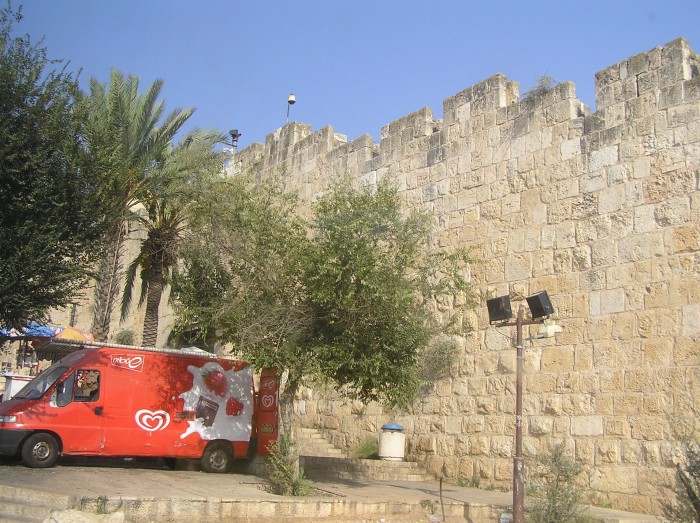 Mur oddzielający Nowe i Stare Miasto