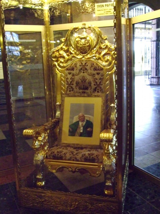 fotel naszego papieża