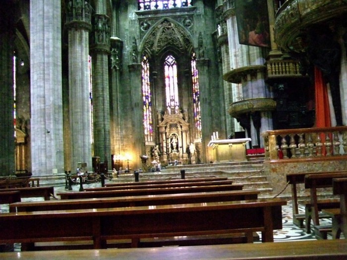 wnętrze katedry