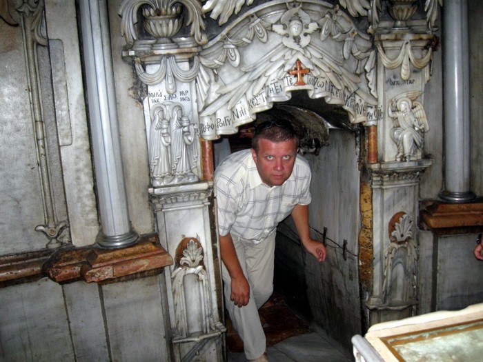 Wyjście z grobu Jezusa w Bazylice Grobu
