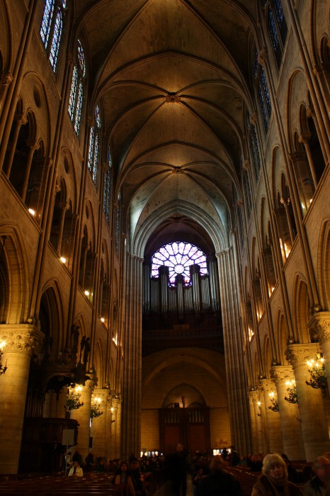 Wnętrze Katedry Notre-Dame