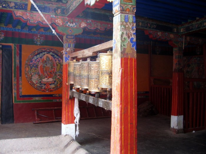 Buddyjski Klasztor Sera - Młynki modlitewne