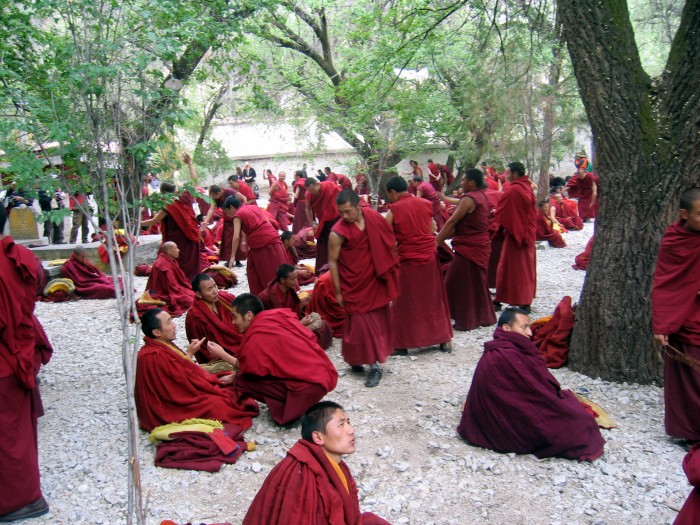 Dysputy mnichów na wolnym powietrzu