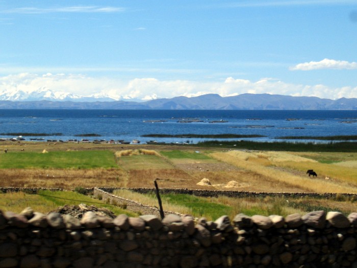 Droga wzdłuż jez. Titicaca do Boliwii