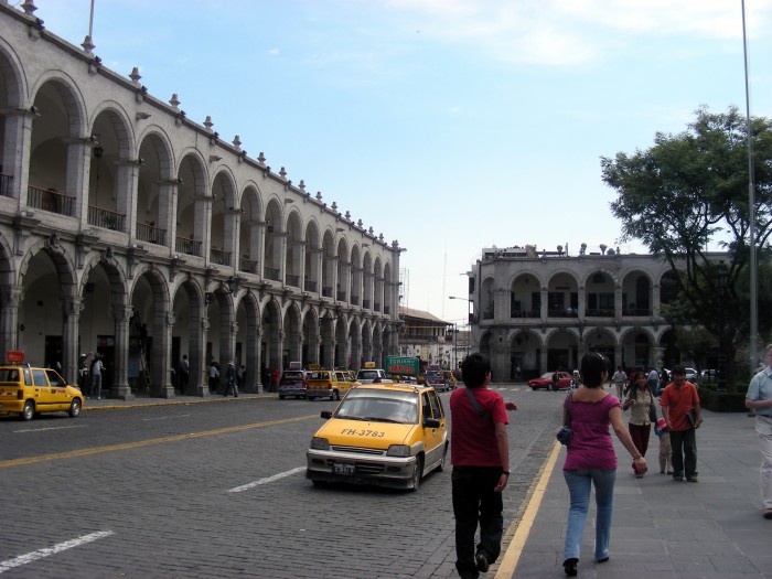 Plaza de Armas = Plac Broni