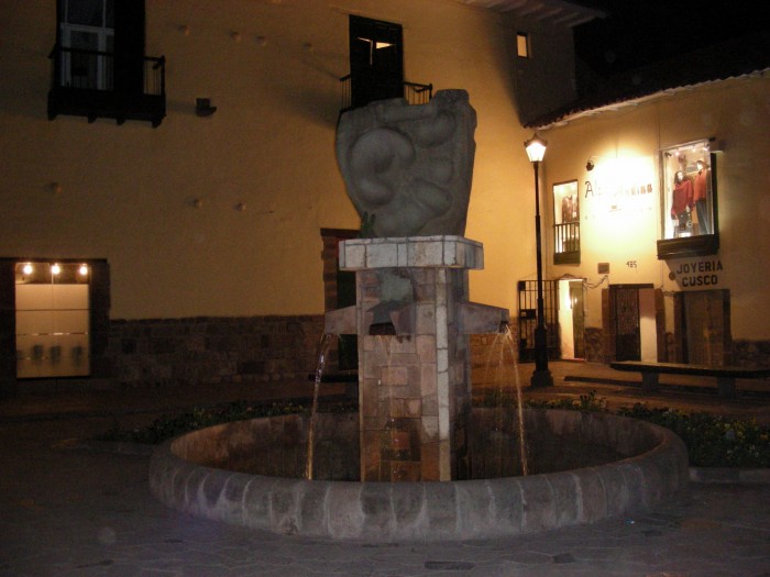 Plac de Arms w Cusco - wieczorem