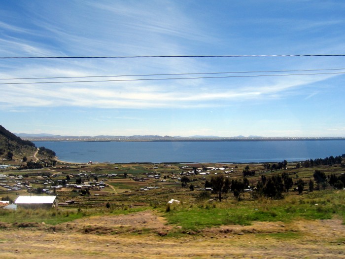 Droga wzdłuż jez. Titicaca do Boliwii