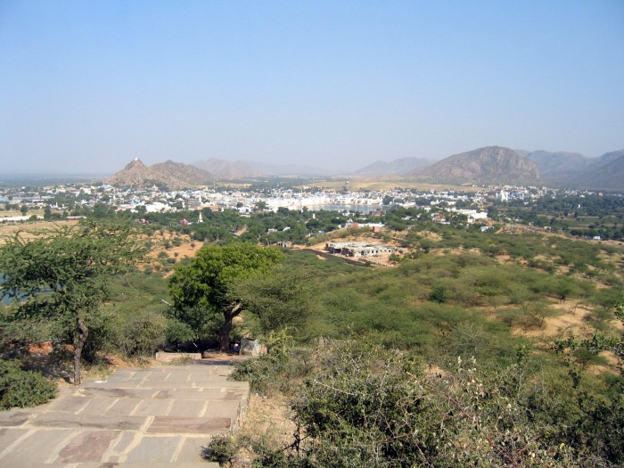 Widok na Puszkar ze świątyni Sawitri