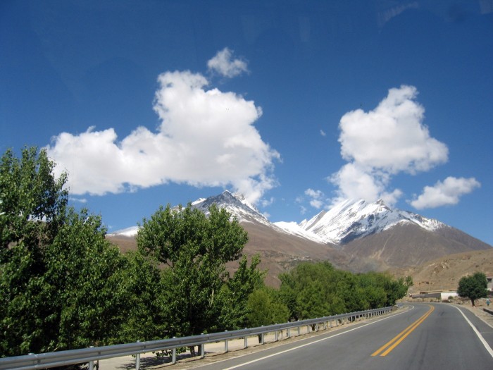 Droga z przełęczy do Shigatse