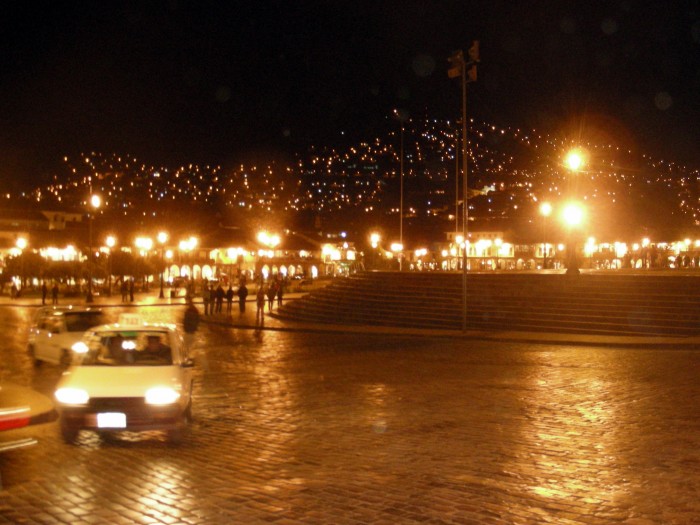 Plac de Arms w Cusco - wieczorem