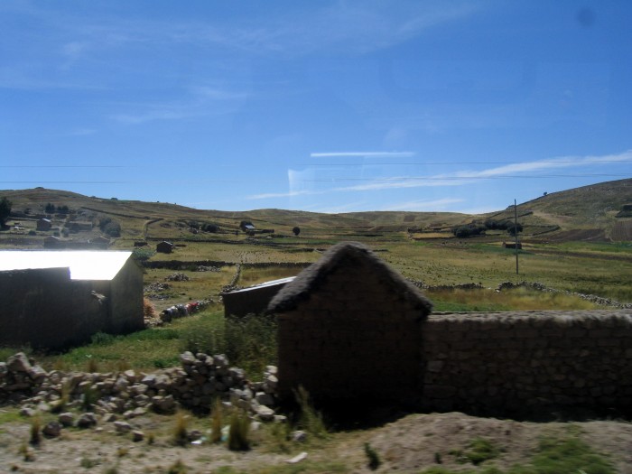 Wzdłuż brzegów jez. Titicaca do Boliwii