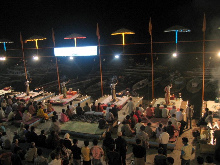 Pudża wieczorna nad Gangą