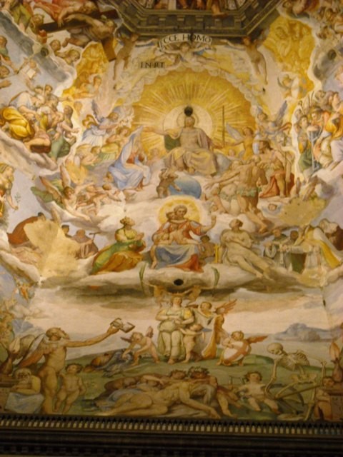 wnętrze kopuły katedry pokryte jest freskami przedstawiajacymi Sąd Ostateczny