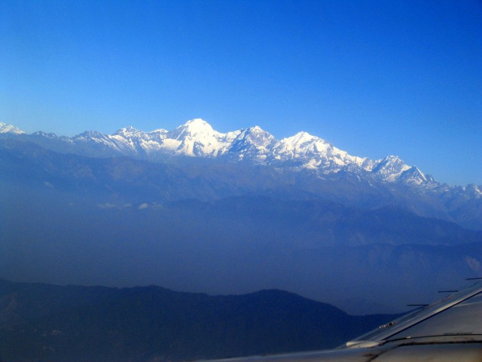 Lot pośród szczytów Himalaii
