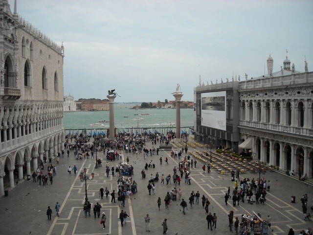 Piazzetta di San Marco  - widok z bazyliki (po lewej pałac Dożów)