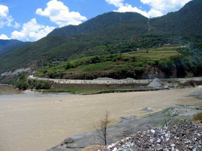 Droga wzdłuż rzeki Jangcy