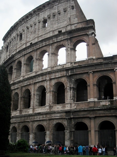 Amfiteatr Flawiuszów , czyli Koloseum (nazwa powstała od znajdującego się dawniej w pobliżu budowli ogromnego posągu Nerona)