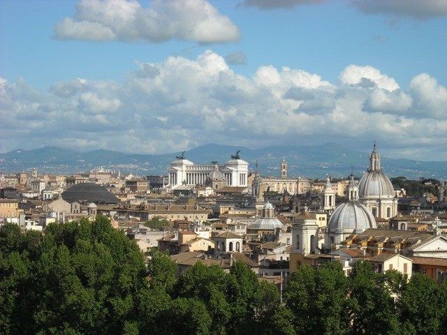panorama Rzymu z zamku św. Anioła - w centrum widoczny Ołtarz Ojczyzny