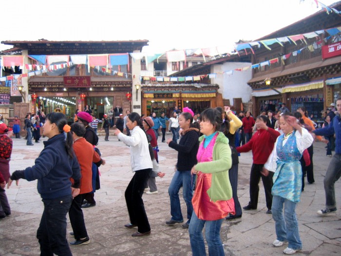 Wieczorne tańce na rynku St.Miasta