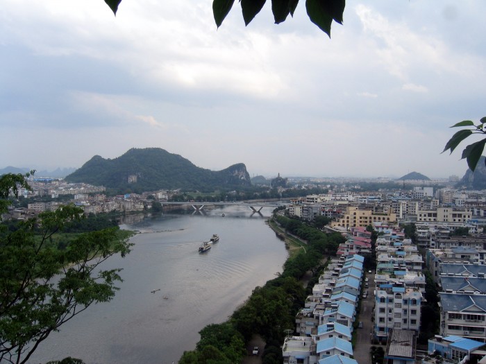 Widoki na rzekę Li i miasto ze Wzgórza