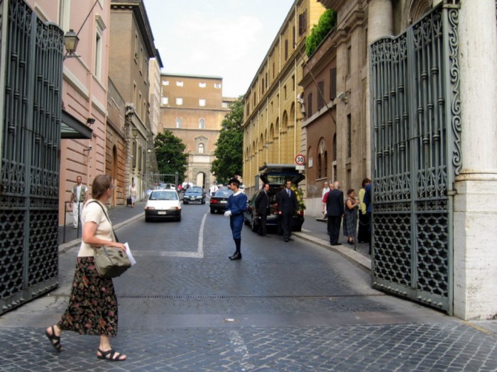 Na ulicach Watykanu