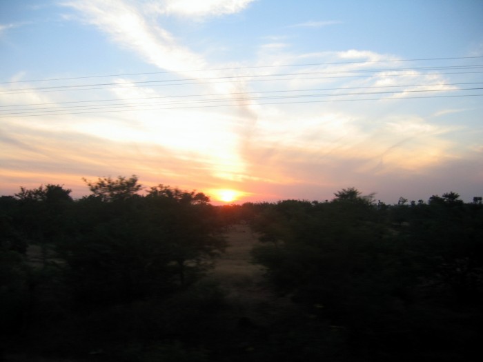 Widoki z pociągu -wschód słońca