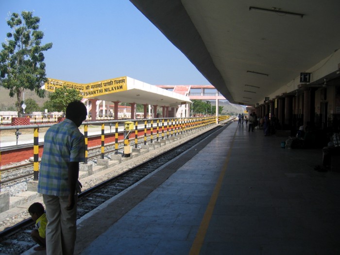 Dworzec kolejowy - Prashanti Nilayam,
