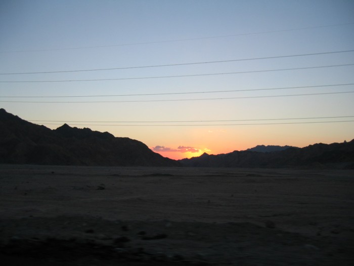 Wschód słońca na pustyni