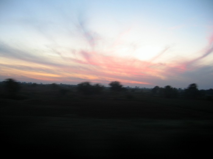 Widoki z pociągu - wschód słońca