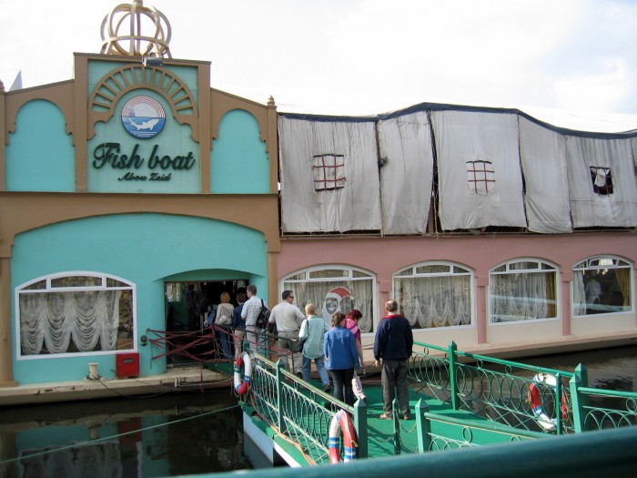 Restauracja na łodzi
