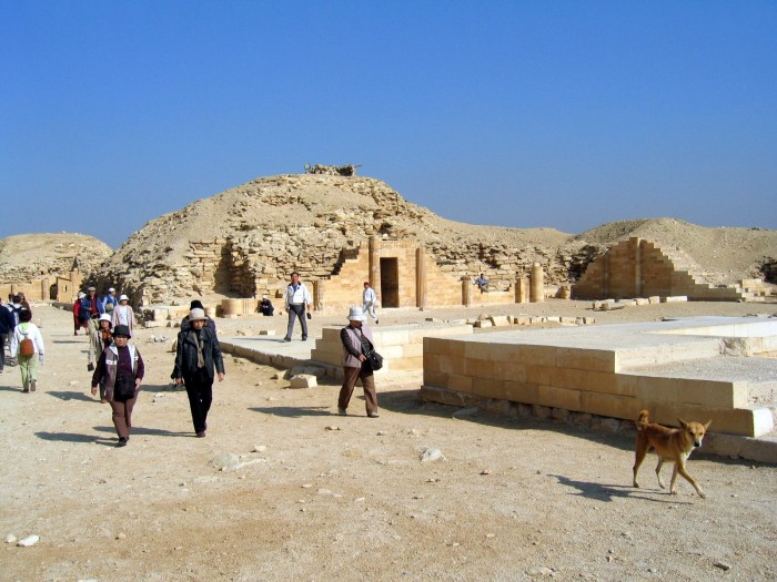 Świątynia obok piramidy