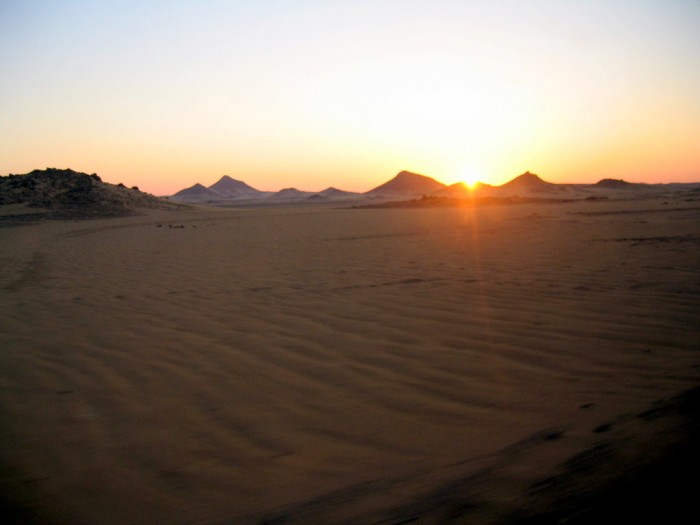 Wshód słońca na pustyn