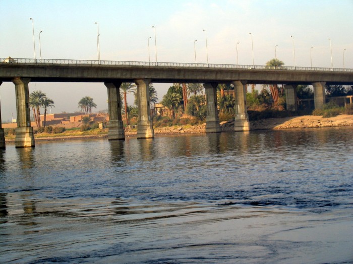 Most na Nilu koło Luksoru