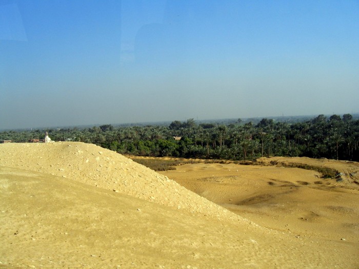 Pustynia i dolina Nilu pod Kairem