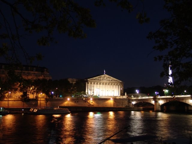 Paryż nocą
