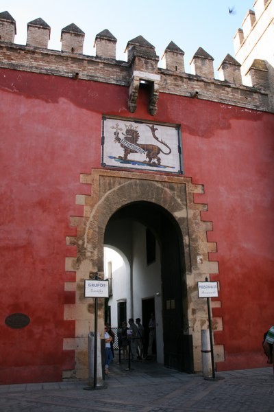 Wejście do Alcazares Reales (Pałacu Królewskiego)
