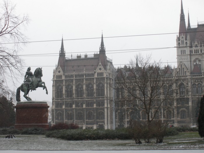 fragment Parlamentu zimą