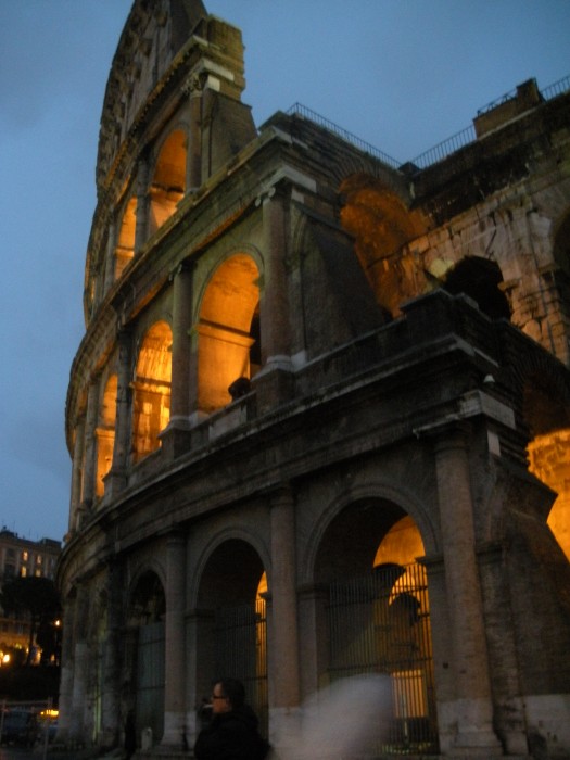 Fragment Koloseum o zmierzchu