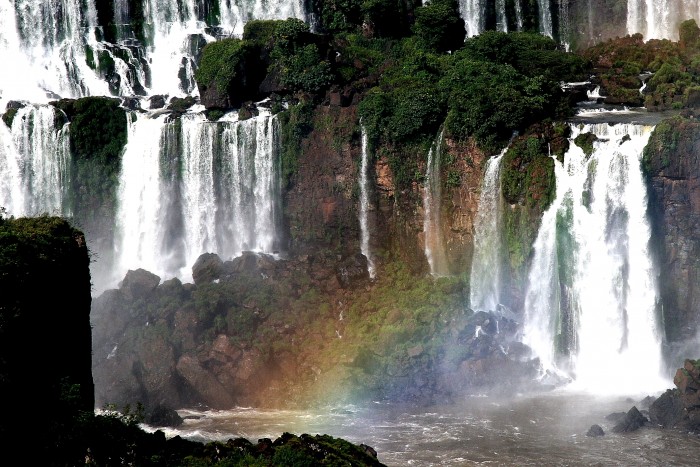 Słońce, woda i ...tęcza(Wodospady Iguazu)